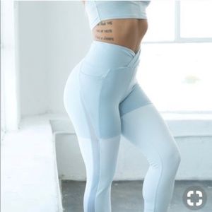 Nikki Blackketter blue dynamic leggings never worn